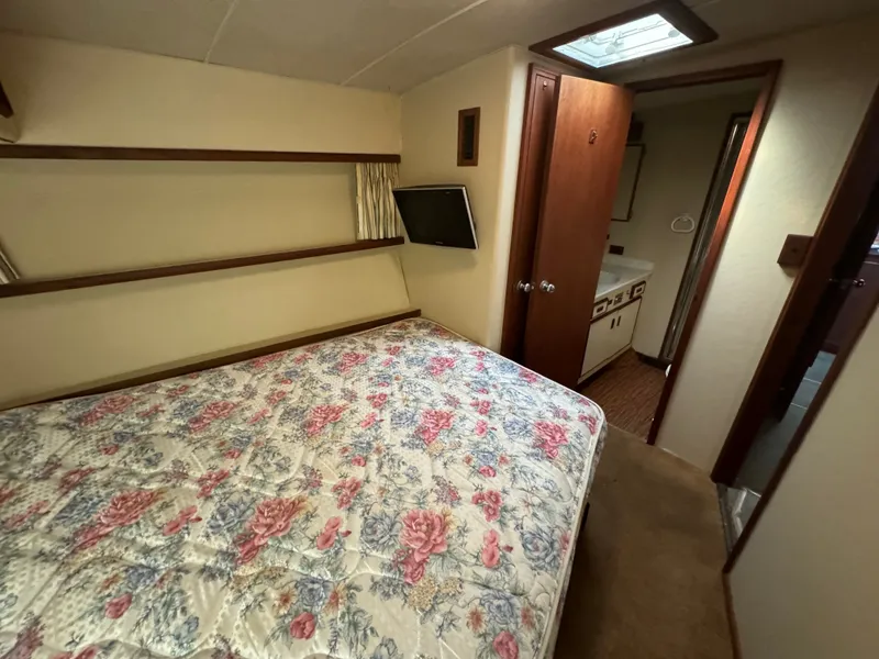 Slide: The Image of Bertram 54 Convertible 1986 - 51