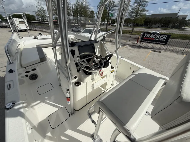 Slide: The Image of World Cat 230CC 2018 - 13