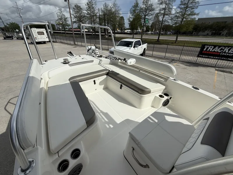 Slide: The Image of World Cat 230CC 2018 - 4