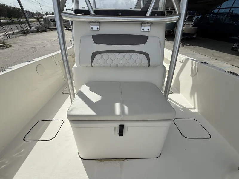 Slide: The Image of World Cat 230CC 2018 - 6