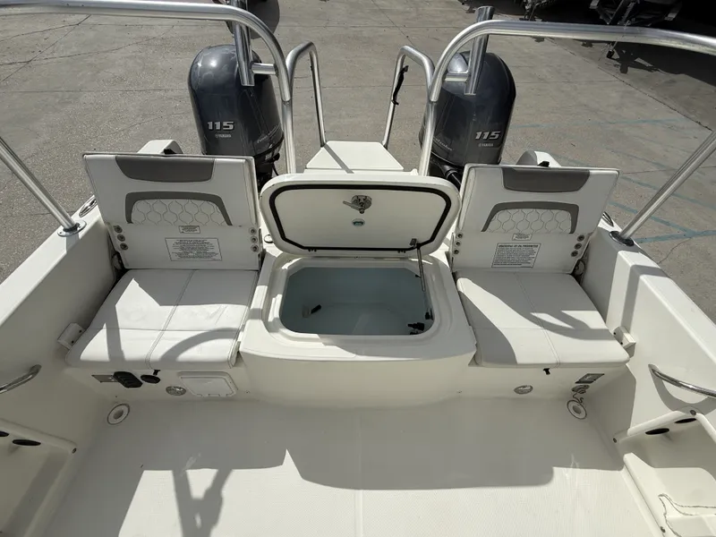 Slide: The Image of World Cat 230CC 2018 - 7