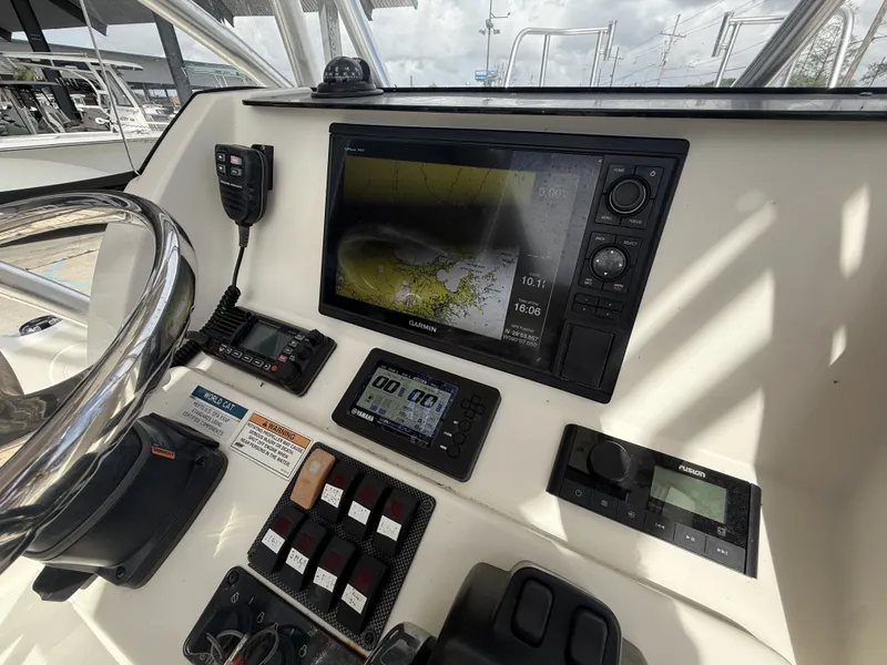 Slide: The Image of World Cat 230CC 2018 - 8