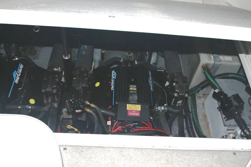 Slide: The Image of Sea Ray Sundancer 330 1997 - 27