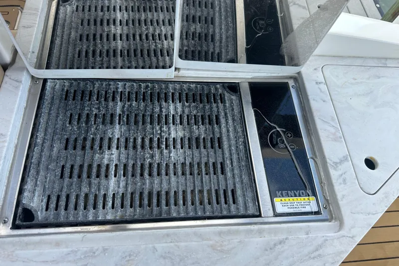 Slide: The Image of Built-in Kenyon grill on 2022 Sea Ray SDX 290 boat, featuring a sleek design. - 11