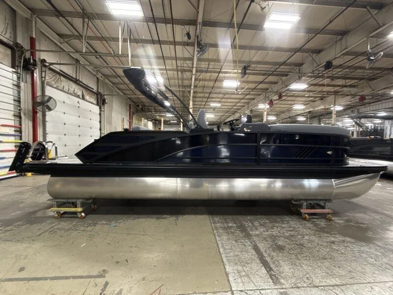 The Image of Bennington 23MSB-ESP LTD TRI 2026 - 1