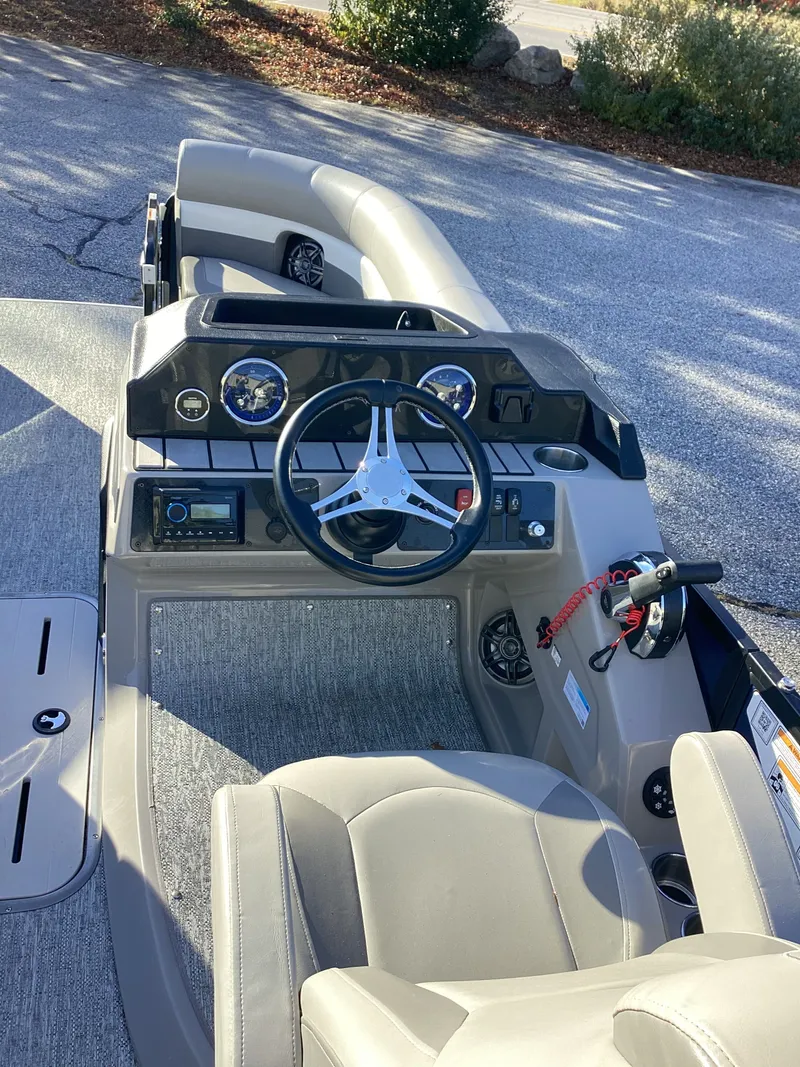 Slide: The Image of Premier 210 Sunsation RF 2024 - 5