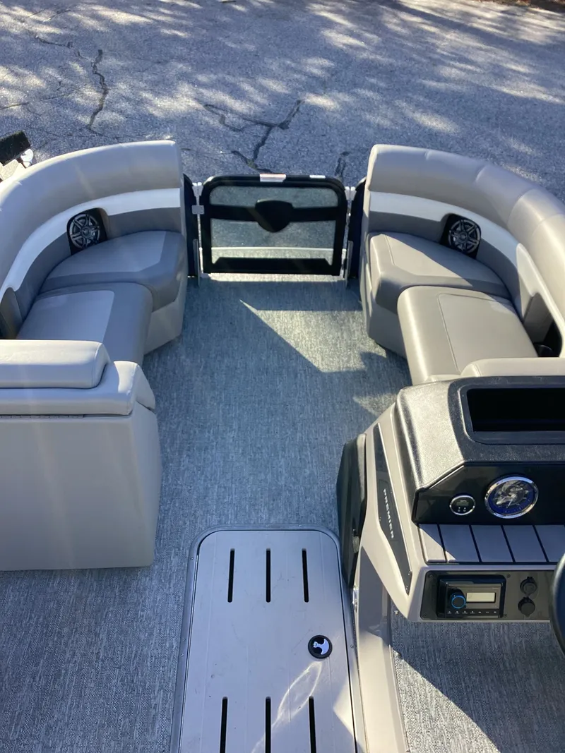 Slide: The Image of Premier 210 Sunsation RF 2024 - 6