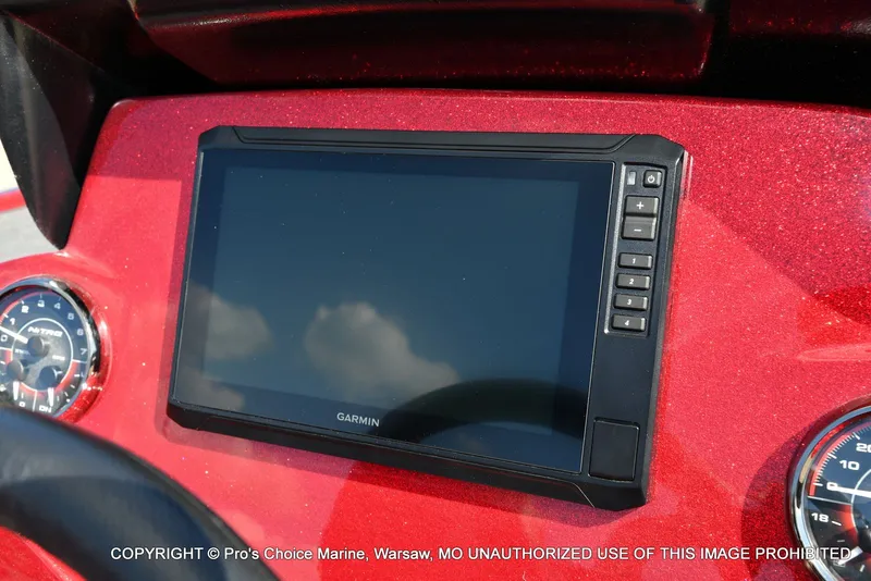 Slide: The Image of Garmin display on Nitro Z19 XL Pro 2026 dashboard. - 10