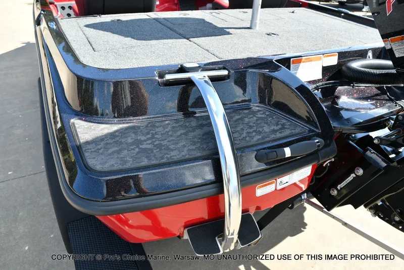 Slide: The Image of 2026 Nitro Z19 XL Pro boat rear view with glossy finish. - 27