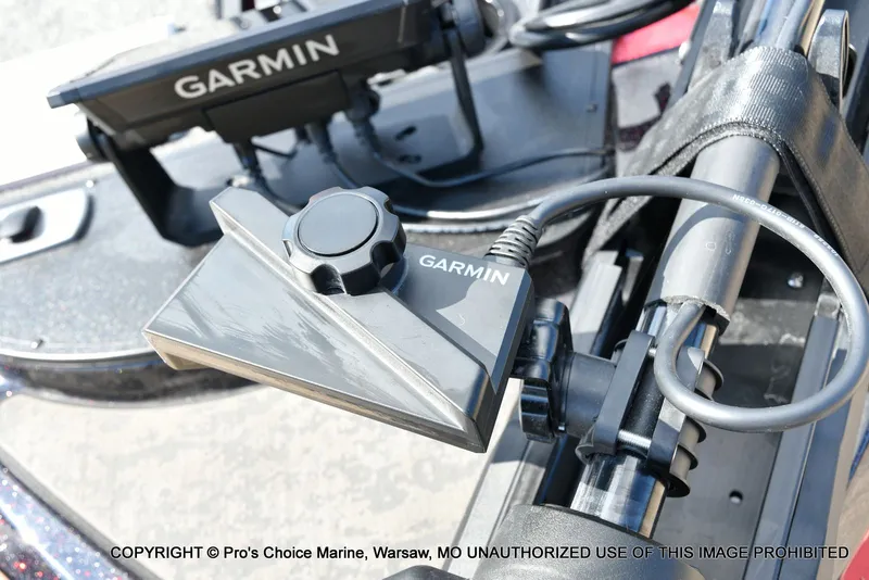 Slide: The Image of Garmin device mounted on Nitro Z19 XL Pro 2026 boat. - 33