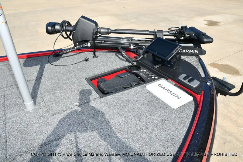 Slide: The Image of 2026 Nitro Z19 XL Pro with Garmin equipment on deck. - 38