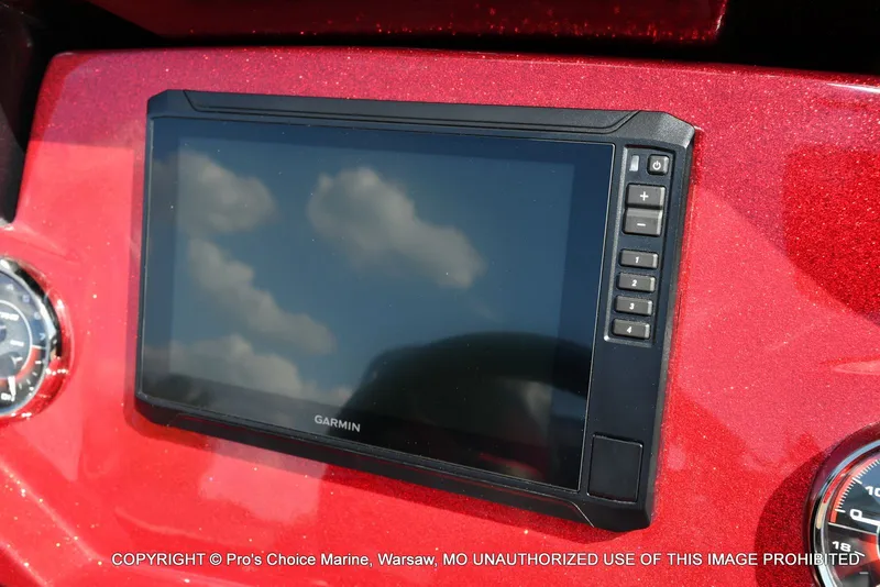 Slide: The Image of Garmin display on Nitro Z19 XL Pro 2026 dashboard. - 44
