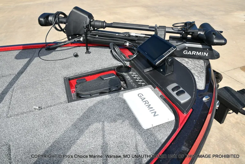 Slide: The Image of 2026 Nitro Z19 XL Pro with Garmin technology on gray deck. - 5