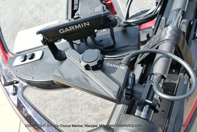 Slide: The Image of Garmin device on Nitro Z19 XL Pro boat, model 2026. - 7