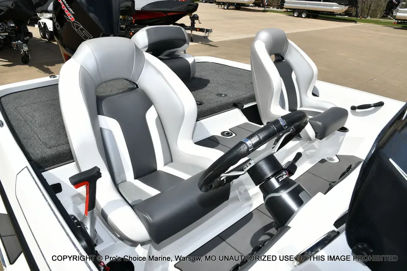 Slide: The Image of Interior of 2026 Nitro Z19 XL Pro with modern seating. - 24