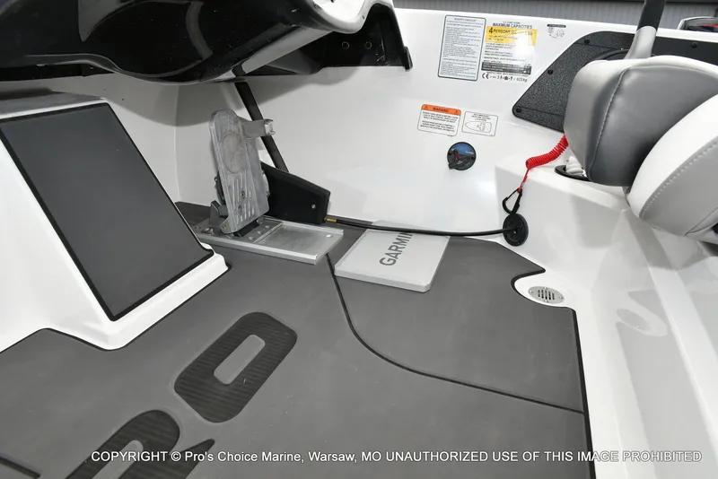 Slide: The Image of Interior of Nitro Z19 XL Pro 2026 with Garmin equipment. - 46