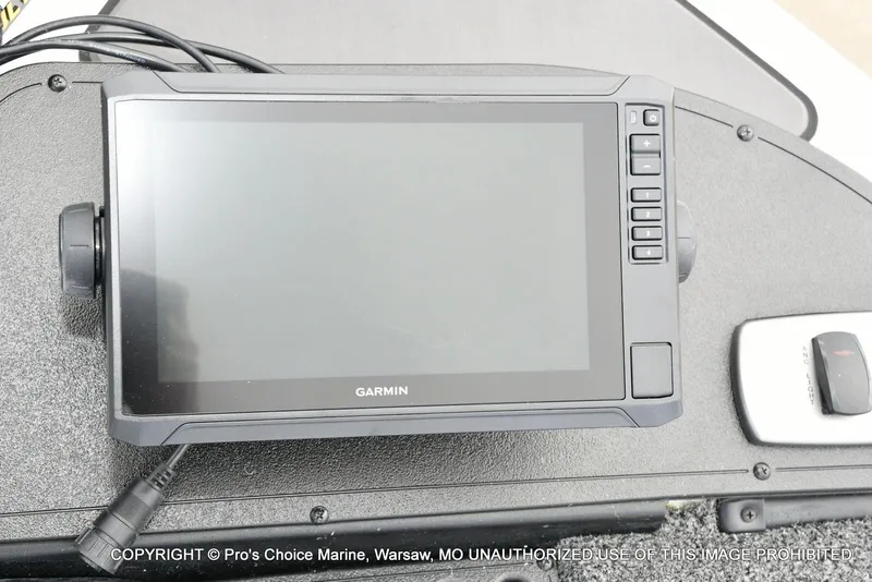 Slide: The Image of Garmin display on Nitro Z19 XL Pro 2026 boat. - 6