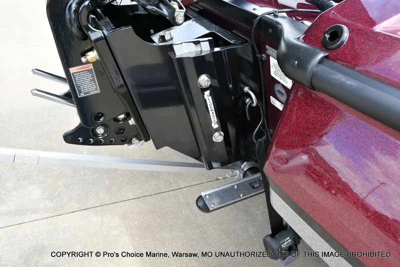 Slide: The Image of Close-up of 2026 Nitro Z21 XL boat stern with motor mount. - 22