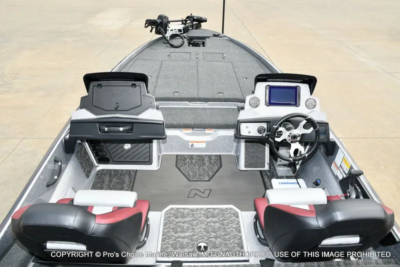 Slide: The Image of Interior of 2026 Nitro Z21 XL boat with modern features. - 40
