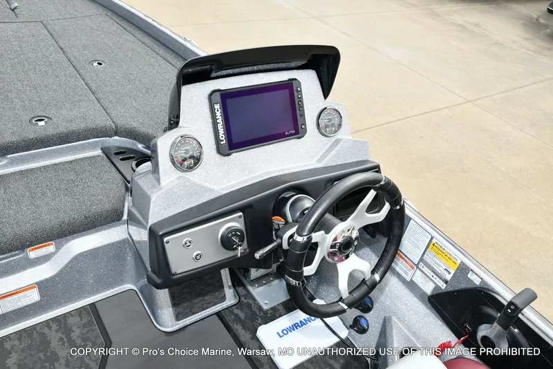 Slide: The Image of Interior view of 2026 Nitro Z21 XL boat console with Lowrance display. - 42