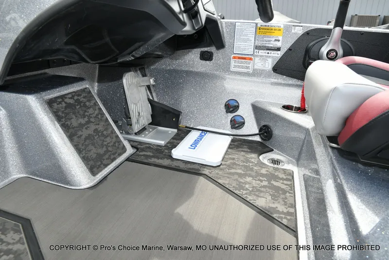 Slide: The Image of Interior of the 2026 Nitro Z21 XL boat. - 44