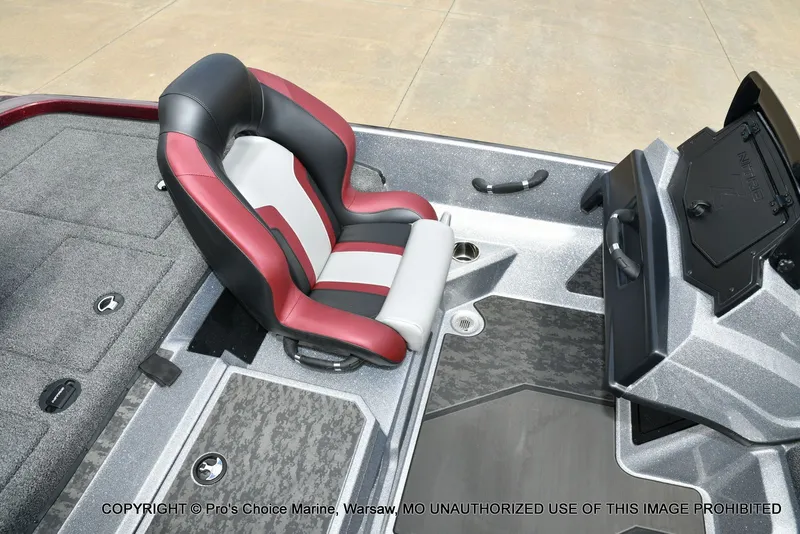 Slide: The Image of 2026 Nitro Z21 XL boat seat with modern design. - 45