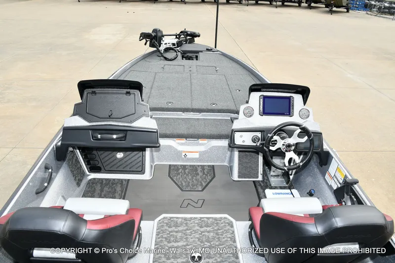 Slide: The Image of Interior of 2026 Nitro Z21 XL boat with modern features. - 9