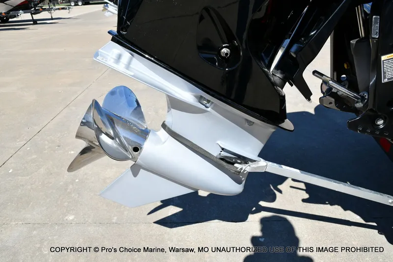 Slide: The Image of Ranger Alpha 208 Dual Console 2025 outboard motor and propeller. - 22