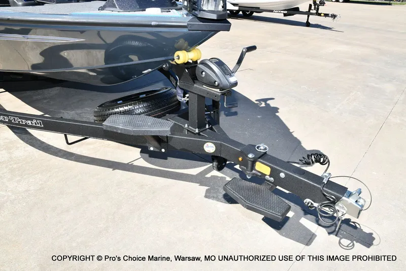Slide: The Image of Ranger Alpha 208 Dual Console 2025 on trailer, close-up of trailer hitch. - 32