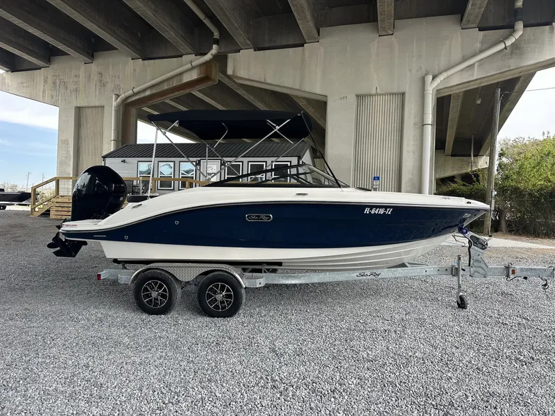 Slide: The Image of Sea Ray SPX 190 Outboard 2025 - 2