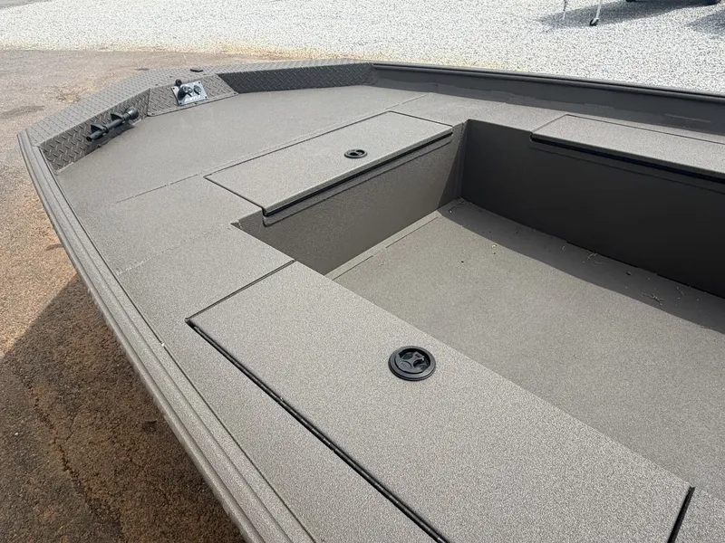 Slide: The Image of 2026 Alweld 756 INVADER boat with spacious deck. - 4