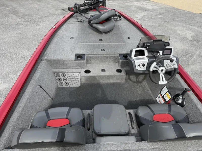 Slide: The Image of Tracker Pro Team 150hp~ garmin live 2025 - 3