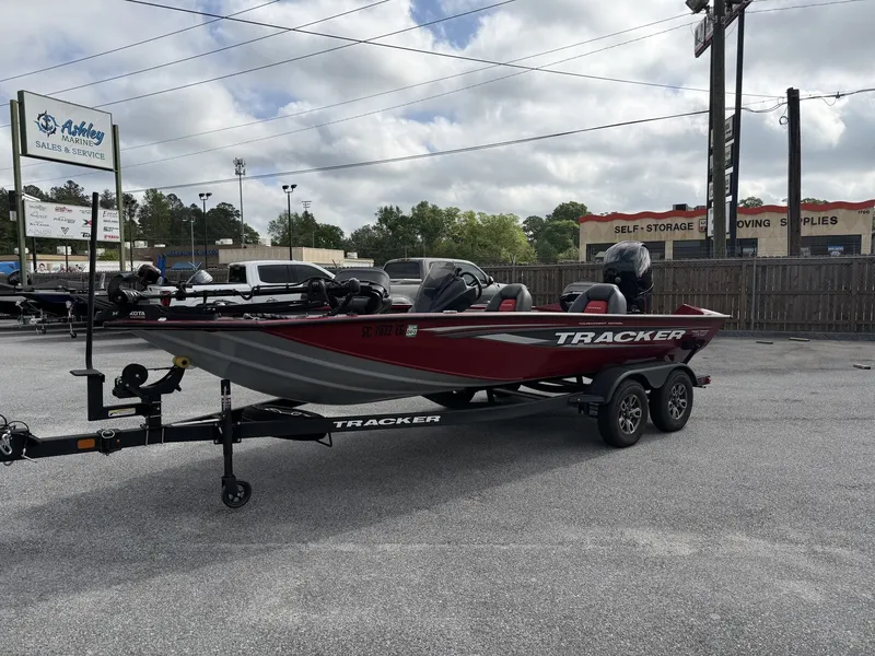 Slide: The Image of Tracker Pro Team 150hp~ garmin live 2025 - 4