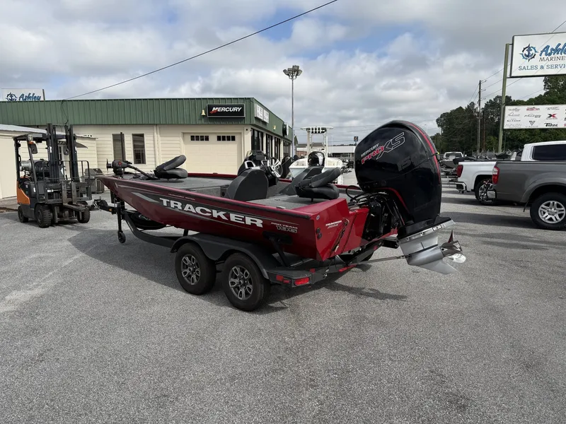 Slide: The Image of Tracker Pro Team 150hp~ garmin live 2025 - 5