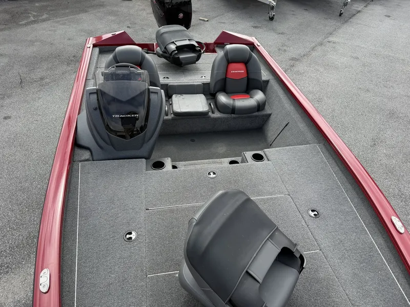 Slide: The Image of Tracker Pro Team 150hp~ garmin live 2025 - 7