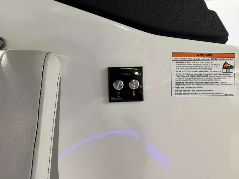 Slide: The Image of Sea Ray SLX 260 Outboard 2027 - 19