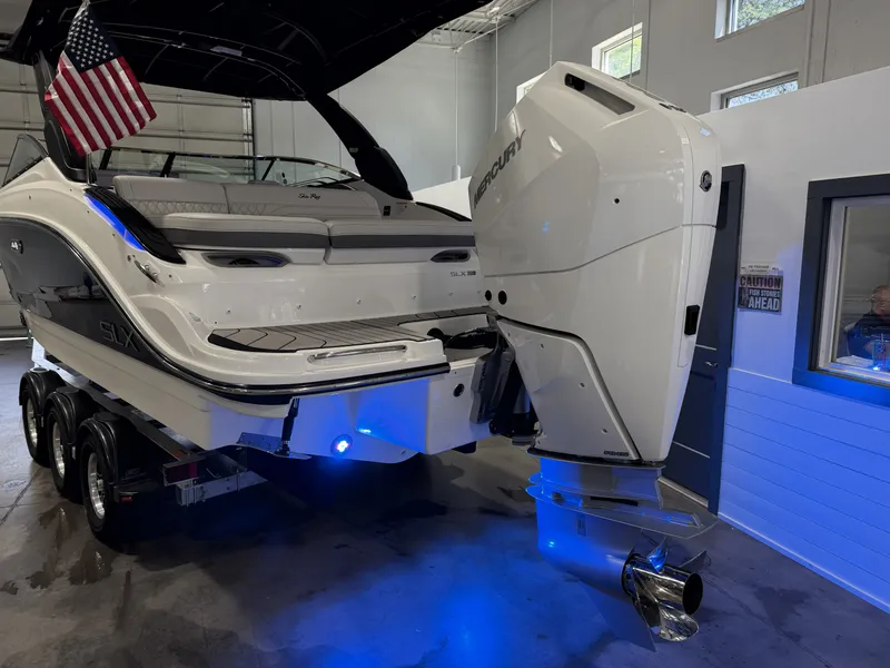 Slide: The Image of Sea Ray SLX 260 Outboard 2027 - 5