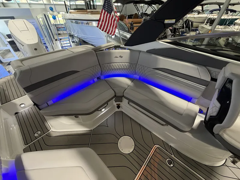 Slide: The Image of Sea Ray SLX 260 Outboard 2027 - 22