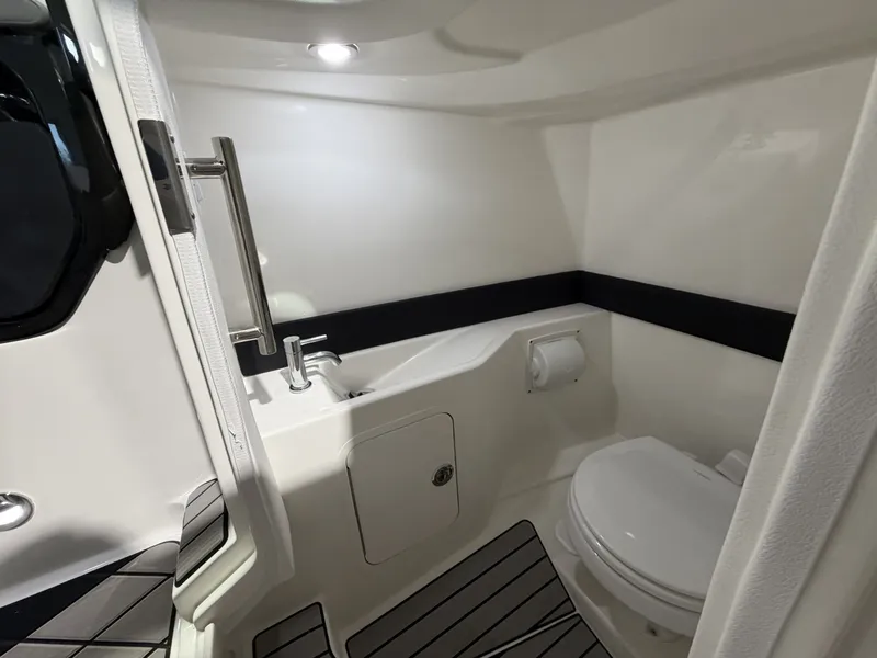 Slide: The Image of Sea Ray SLX 260 Outboard 2027 - 26