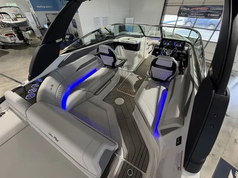 Slide: The Image of Sea Ray SLX 260 Outboard 2027 - 11