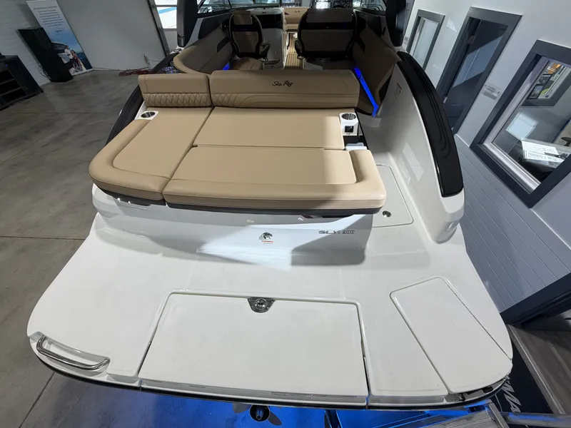 Slide: The Image of Sea Ray SLX 260 Outboard 2027 - 8