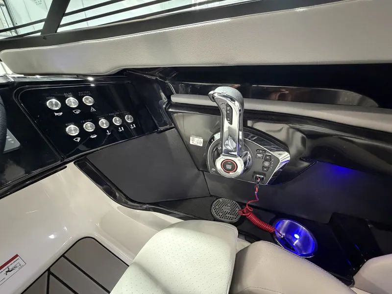 Slide: The Image of Sea Ray SLX 260 Outboard 2027 - 29