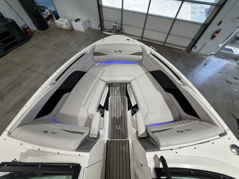 Slide: The Image of Sea Ray SLX 260 Outboard 2027 - 32