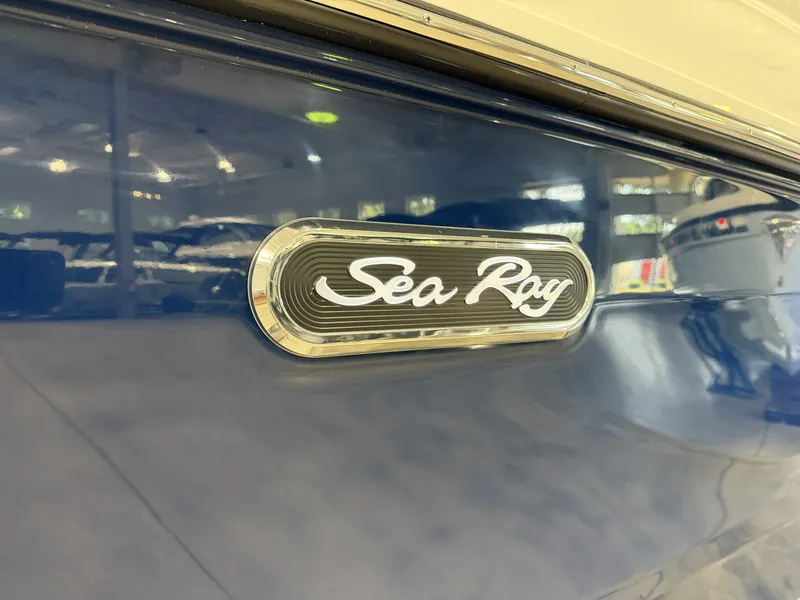 Slide: The Image of Sea Ray SLX 260 Outboard 2027 - 4