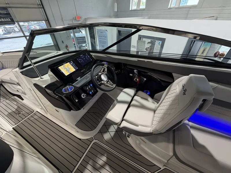 Slide: The Image of Sea Ray SLX 260 Outboard 2027 - 27
