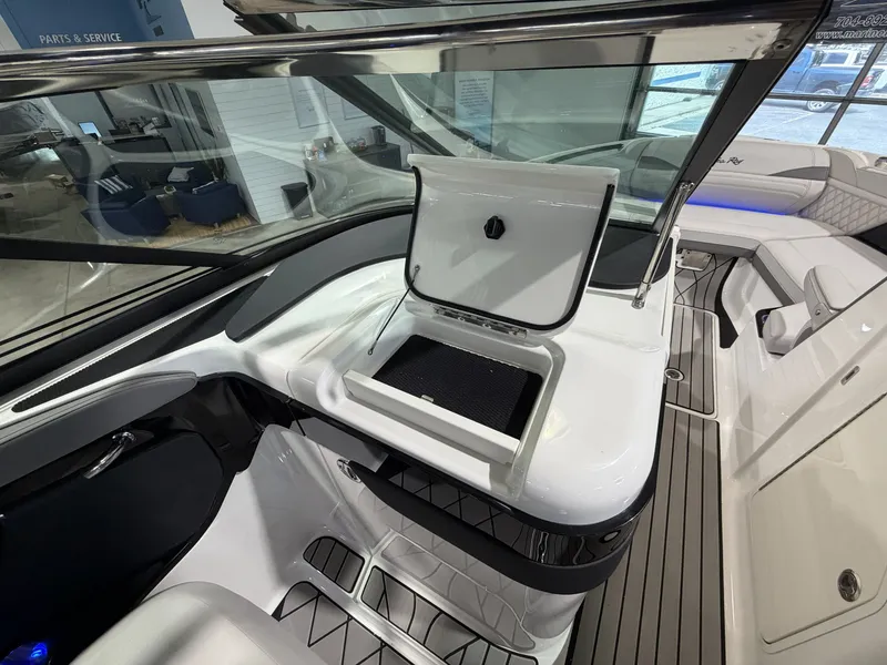 Slide: The Image of Sea Ray SLX 260 Outboard 2027 - 24