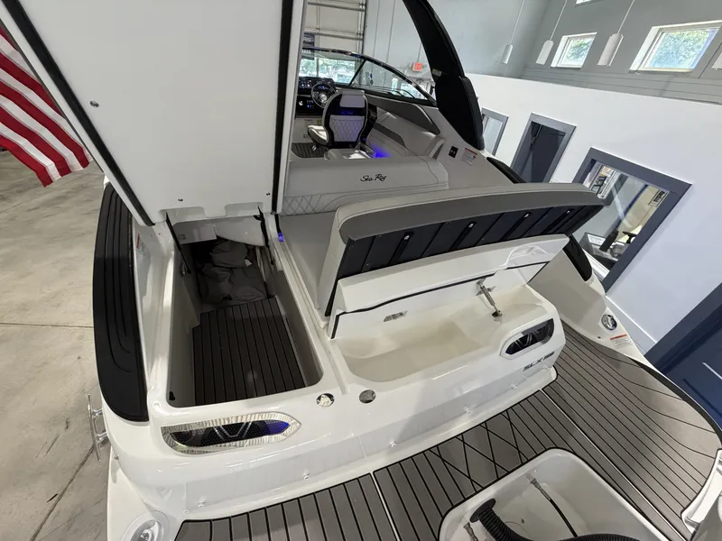 Slide: The Image of Sea Ray SLX 260 Outboard 2027 - 12