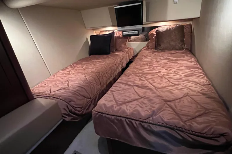 Slide: The Image of Guest Stateroom (twins convert into a large double) - 45