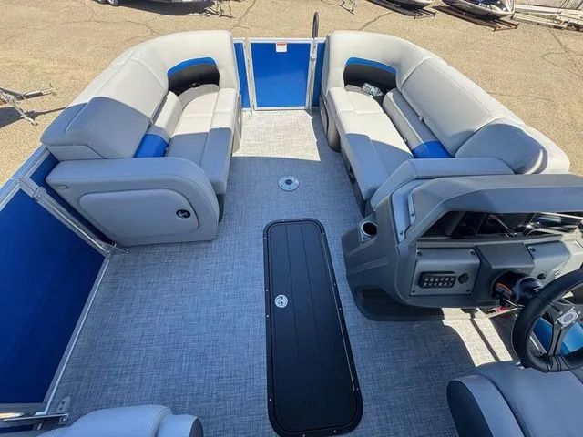 Slide: The Image of Sun Tracker Party Barge 22 RF XP3 2026 - 11