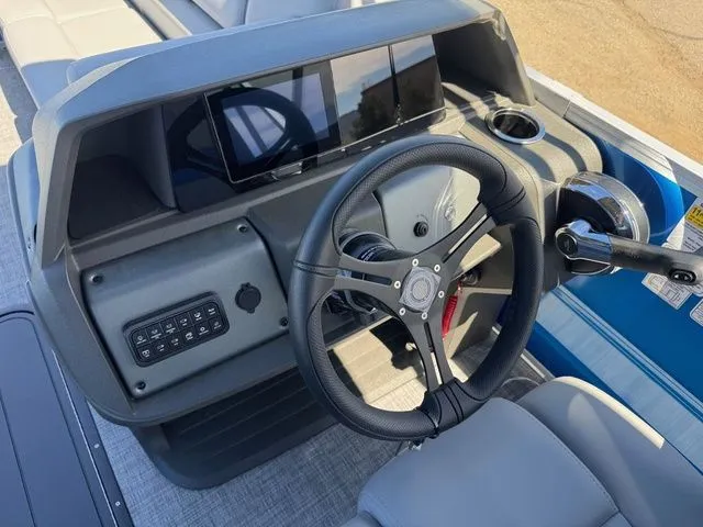 Slide: The Image of Sun Tracker Party Barge 22 RF XP3 2026 - 16